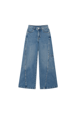 Jeans in Back Flap Pockets