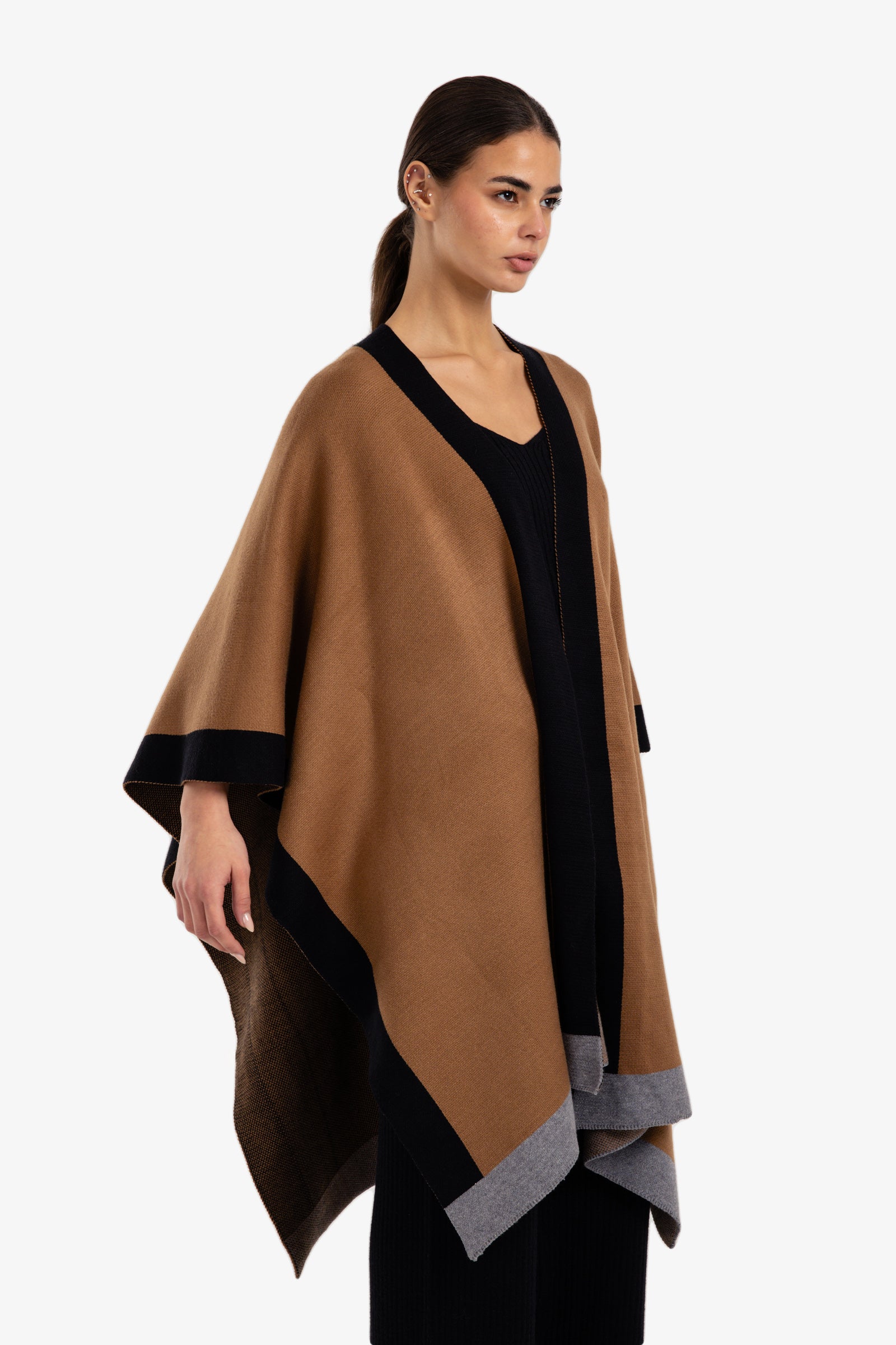 Wool Color Piping Poncho