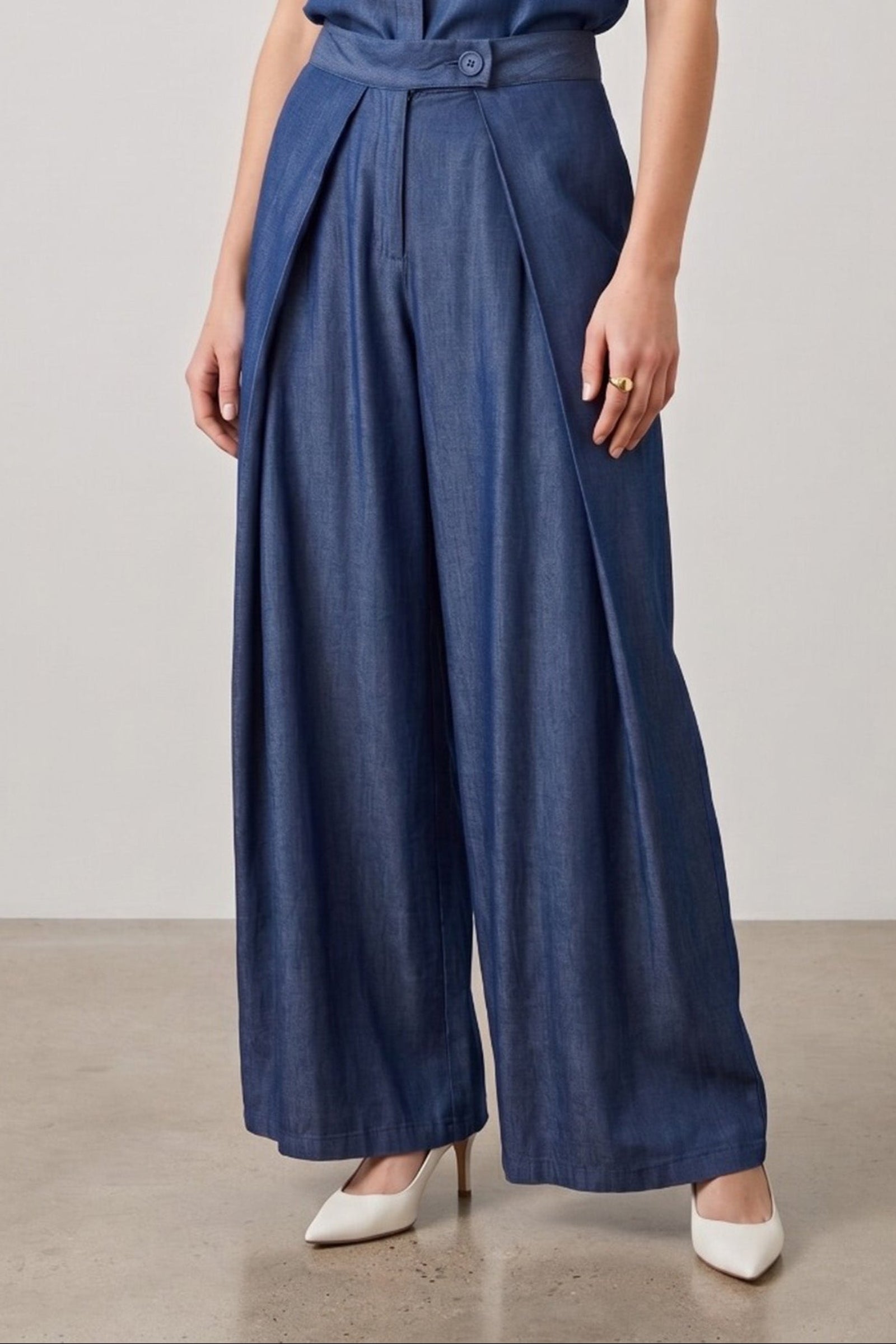 Pleated Lightweight Denim Pants