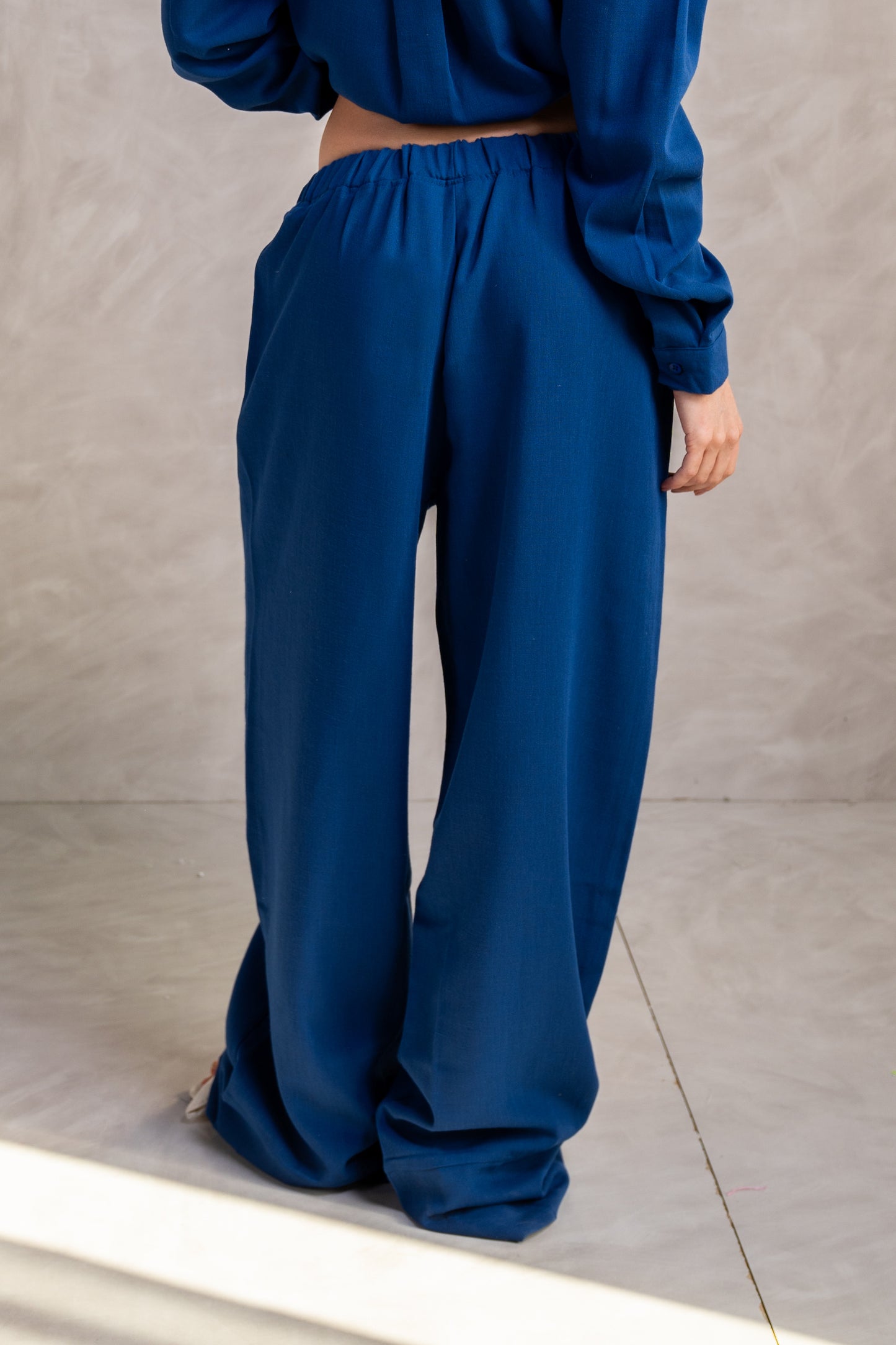 Relaxed Fit Wide-Leg Pants