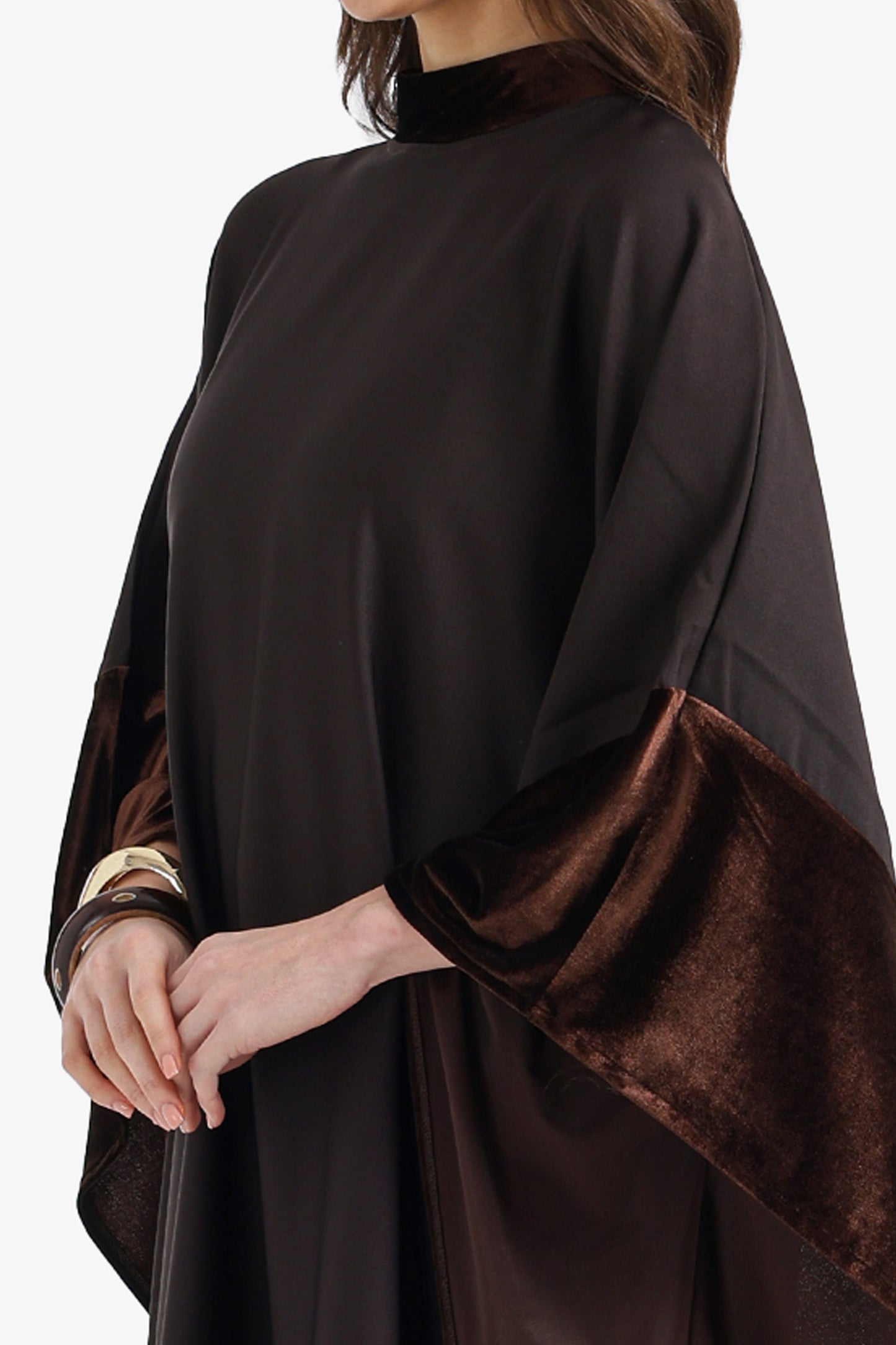 عباية برقبة عالية